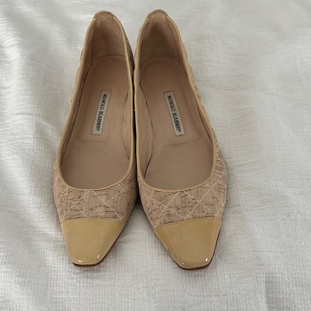 Size 41 Manolo Blahnik cork and patent flats